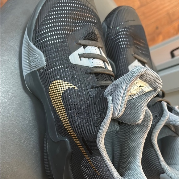Mens Nike Basketball AIR MAX IMPACT 3 Size 9.5 Black Metallic Gold  DC3725 006